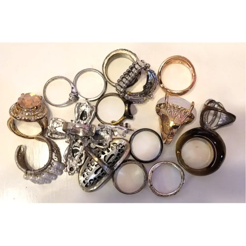 17 Pc Women's Ring Lot Mixed Sizes Most 8-8.75 Statement Bands Mixed Variety